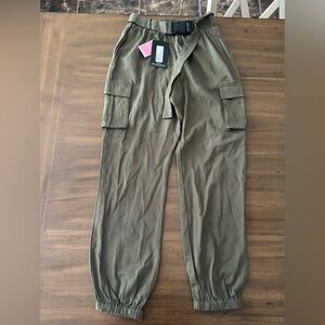 PrettyLittleThing Khaki Green Buckle Detail Cargo Pants – US Size 6 NWT